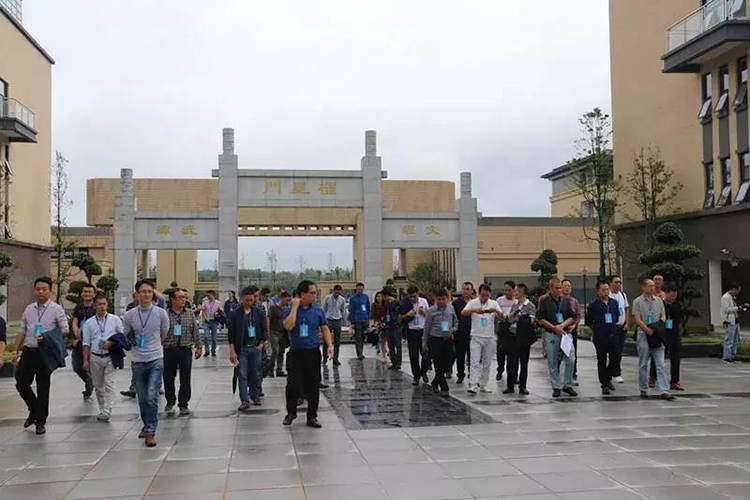 自貢衡中|62名校長來?？疾煊^摩