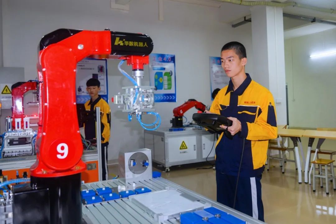 機器人應(yīng)用與操作9.jpg 圖片